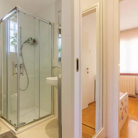 Cozy In With Wifi بيت للعطل *