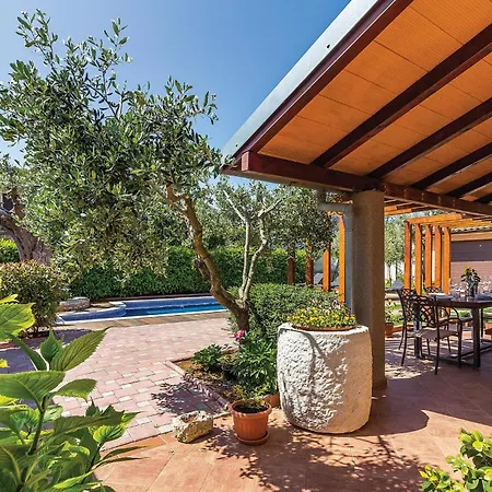 Будинок відпочинку Cozy In With Wifi Пула