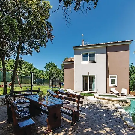 Cozy In With Outdoor Swimming Pool * Pula