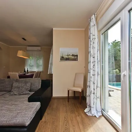 Будинок відпочинку Cozy In With Wifi Пула