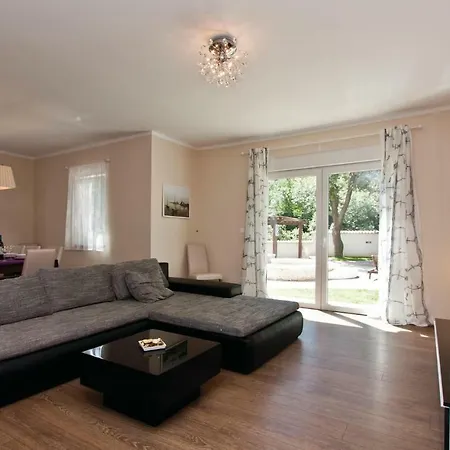 Cozy In With Outdoor Swimming Pool Holiday home *