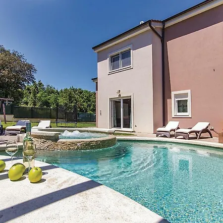 Holiday home Cozy In With Outdoor Swimming Pool *