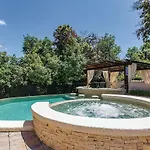 בית נופש Beautiful In פולה