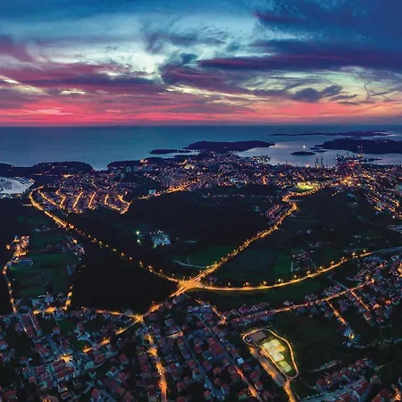 Dom wakacyjny Cozy In With Wifi Pula