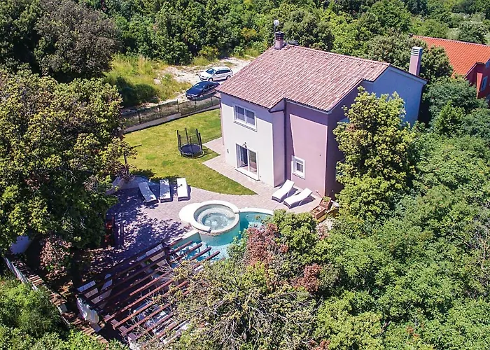 Dom wakacyjny Cozy In With Wifi Pula