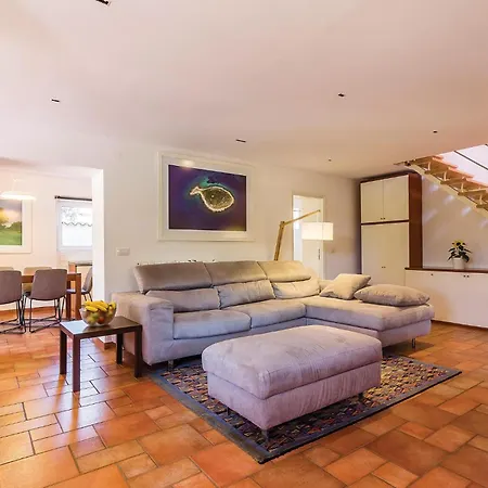 Ferienhaus Cozy In With Wifi Pula